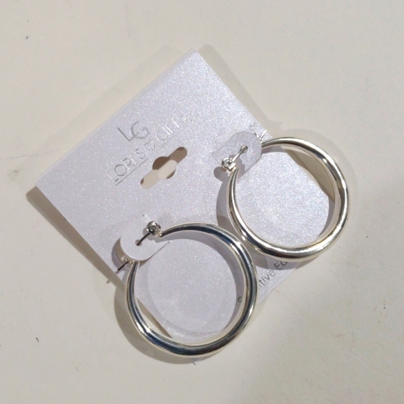 Lori's Gifts Stylish Elegant Silver tone Hoop Earrings - Women's Fashion Jewelry - Picture 3 of 9